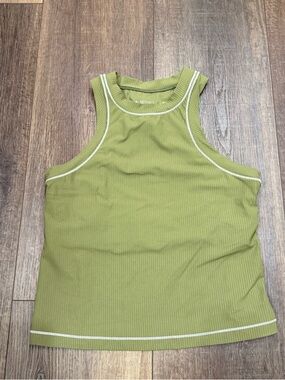 Seniq oasis tank top shelf bra green medium